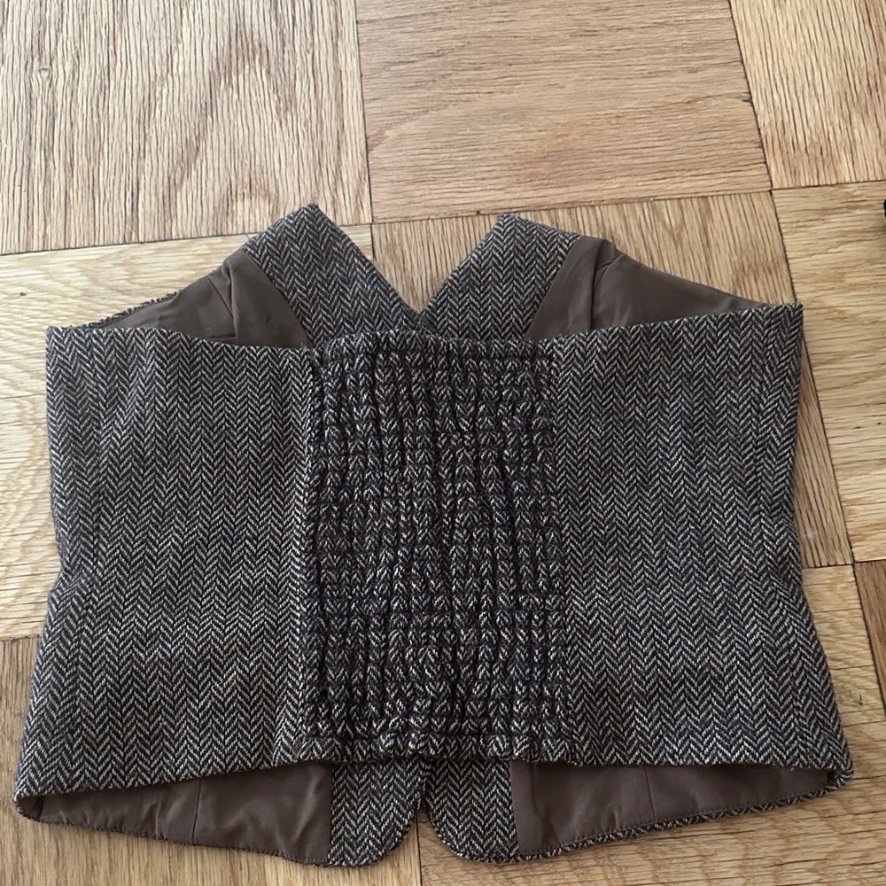 Button-Up Vest - Picture 2 of 3
